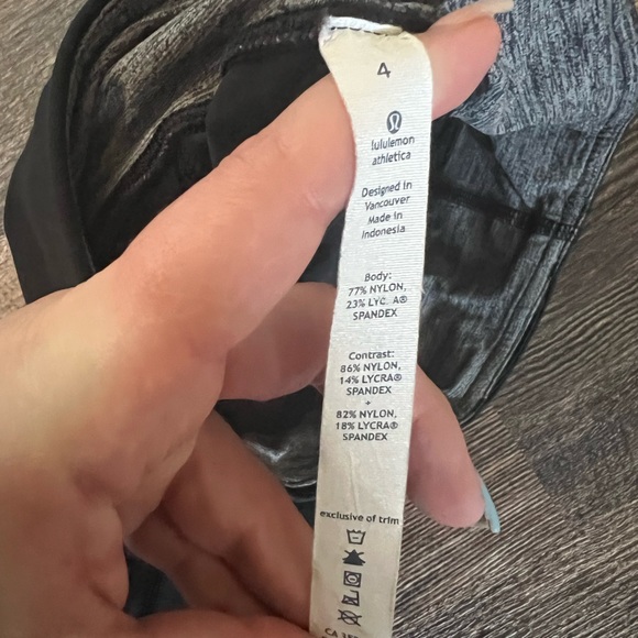 Lululemon Zipper Pocket Legging Size 4 - Picture 3 of 6